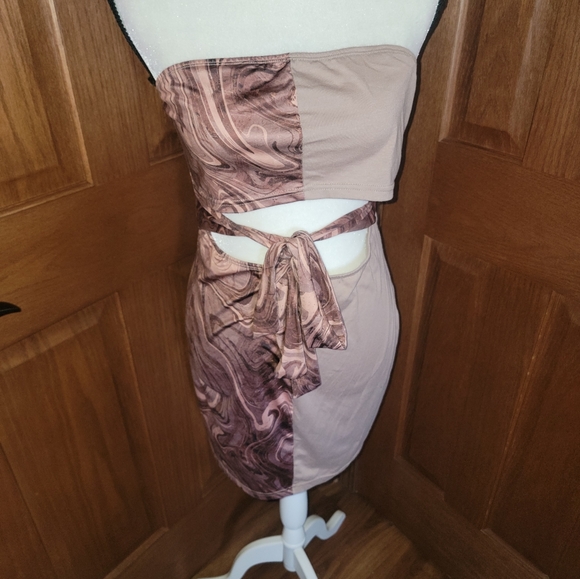 Large Strapless Bodycon Dress - Picture 3 of 5